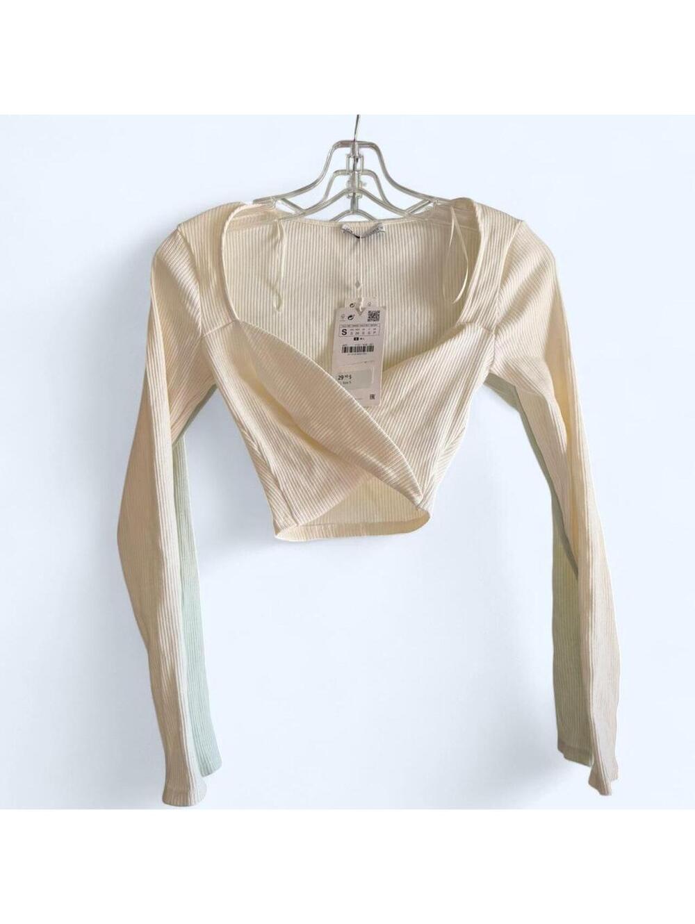 Zara NWT Cream long sleeve crop top with a twist in the front
